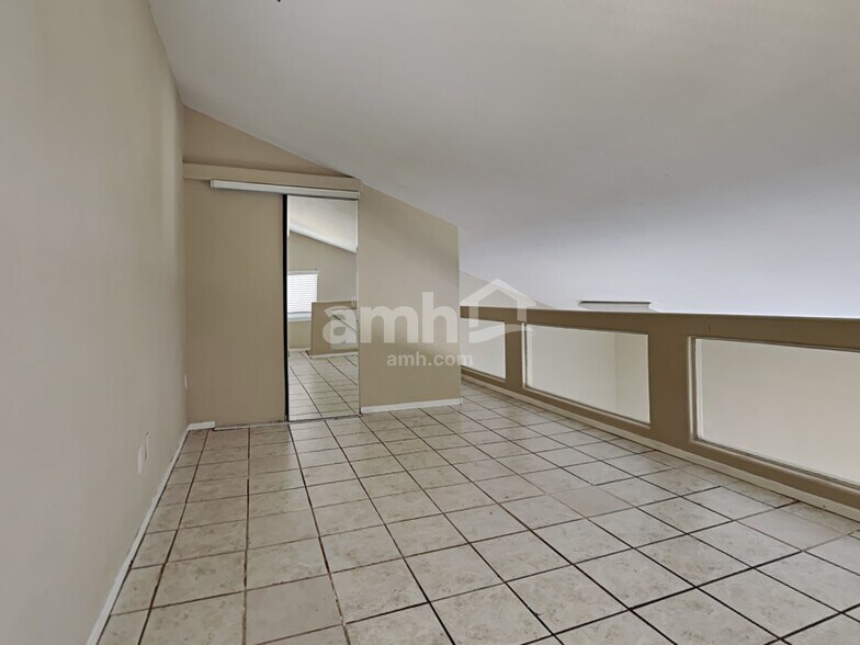 Building Photo - 1951 Silver Whisper Ave