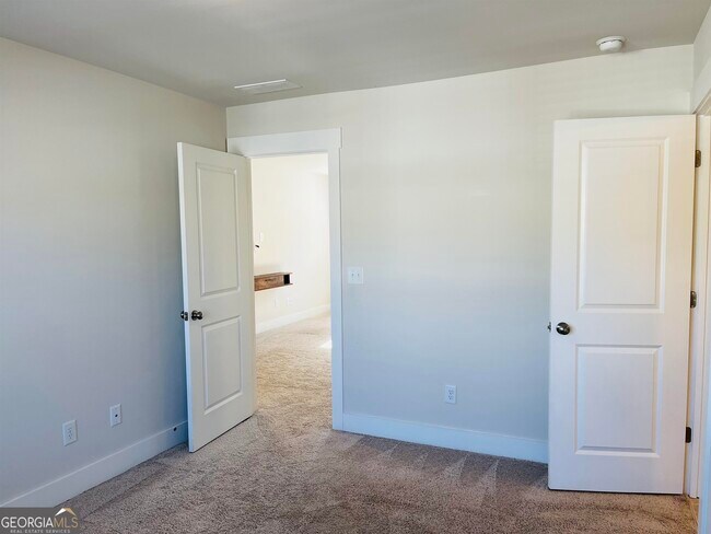 Building Photo - 371 Crestbrook Ln