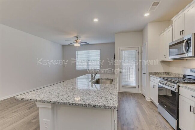 Building Photo - 930 Quaint Parish Cir