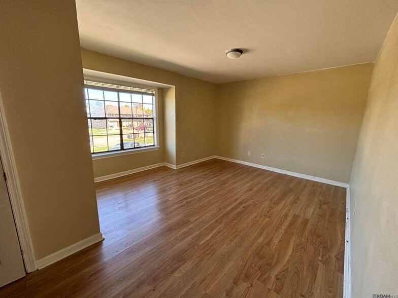 Building Photo - 1654 Clear Lake Ave