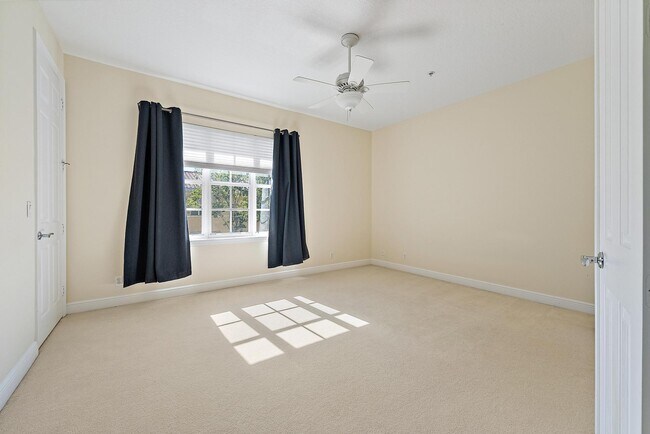 Building Photo - 141 Morning Dew Cir