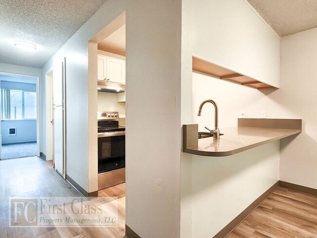 Building Photo - 3648 SW Beaverton Hillsdale Hwy