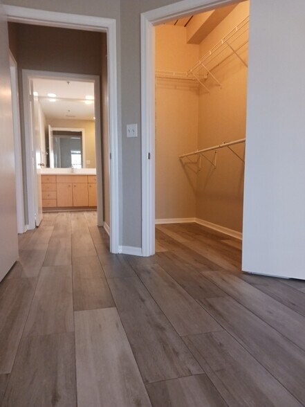 Building Photo - 200 4th Ave S