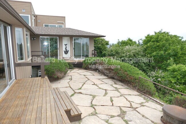 Building Photo - 3402 37th Ave W