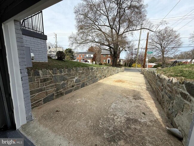 Building Photo - 3405 Carpenter St SE