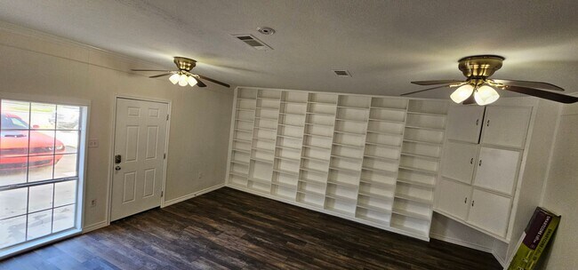 Building Photo - 1401 E Sherman Dr