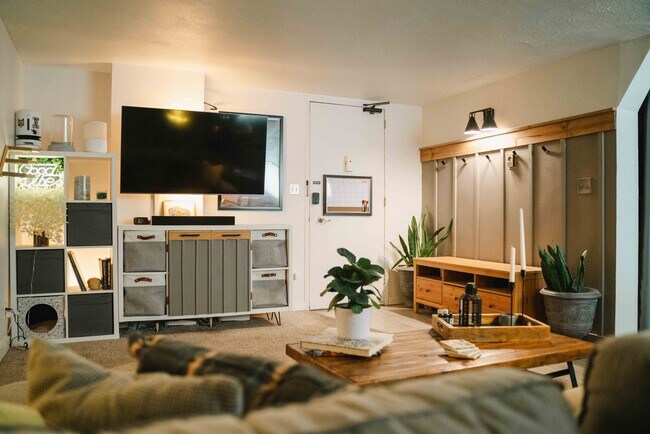 Building Photo - 1155 Ash St