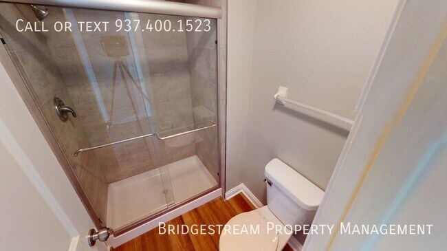 Building Photo - Beautiful ground level 2 bedroom, 2 full b...