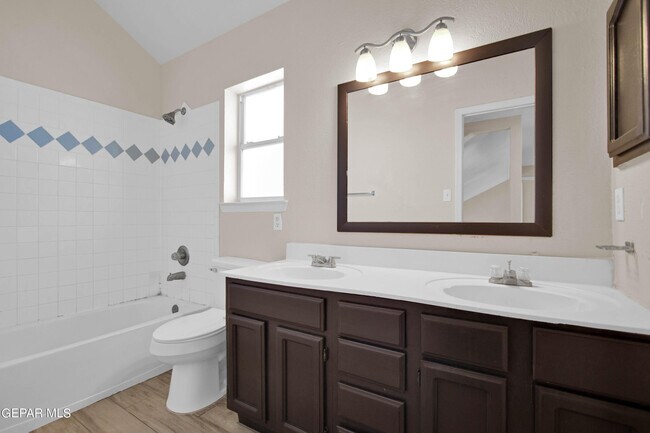 Building Photo - 11816 2 Towers Dr