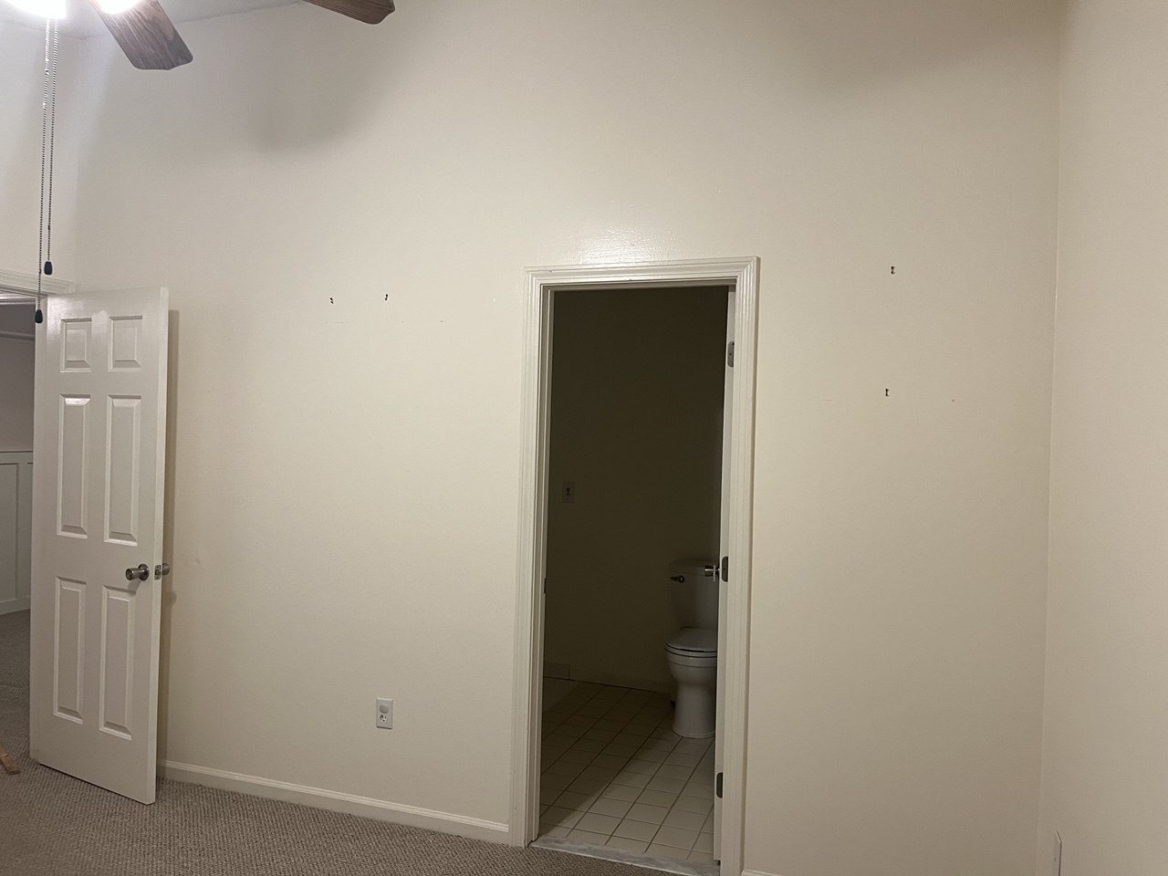 Building Photo - 565 Quaker Ln