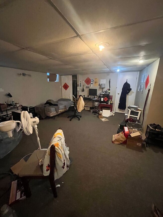 Building Photo - 2215 Victor St