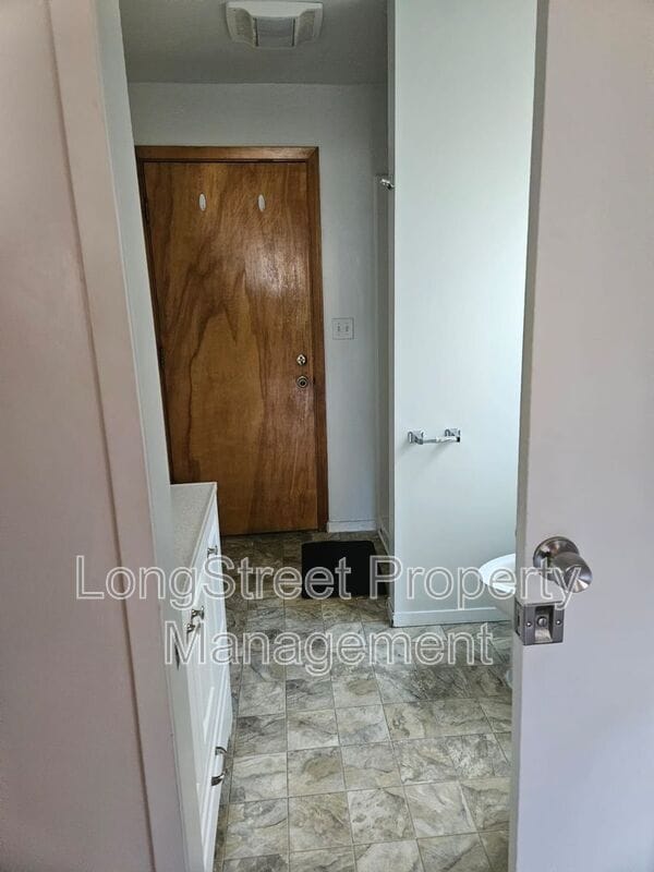 Building Photo - 911 NW 27th St