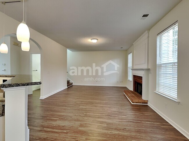 Building Photo - 121 Sandy Ln