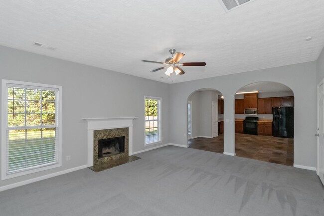 Building Photo - Beautiful 4BR / 2.5 BATH IN GRIFFIN!