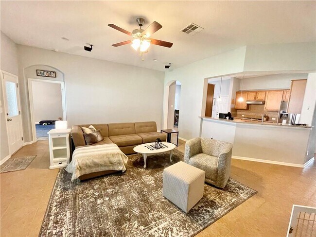 Building Photo - 501 King Eider Ln