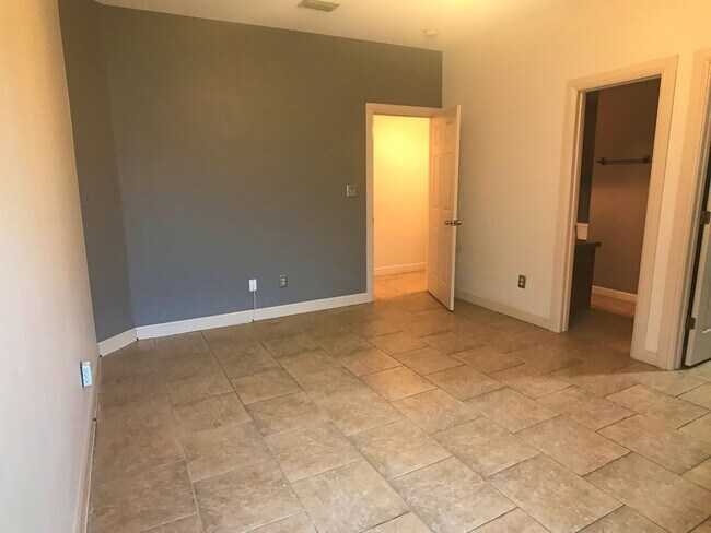 Building Photo - 4Bed/3.5Bath WITH A POOL Now available in Mcallen TX