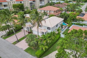 Building Photo - 220 Pine Ave