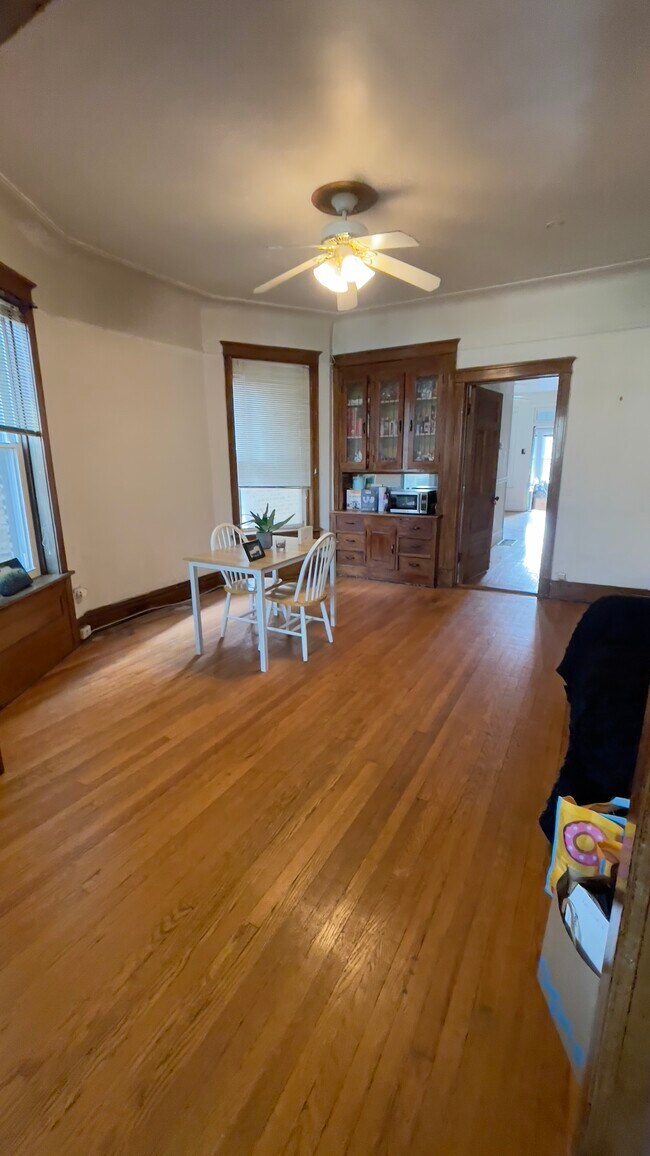 dining room - 3730 N Magnolia Ave