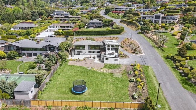 Building Photo - 4Bd/3.25Ba Shoreline House