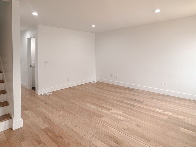 Building Photo - 303 R C Thompson Rd