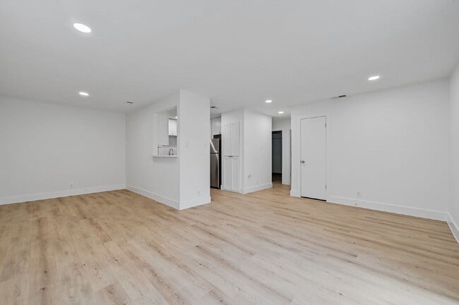 Building Photo - 2617 Ektom Dr