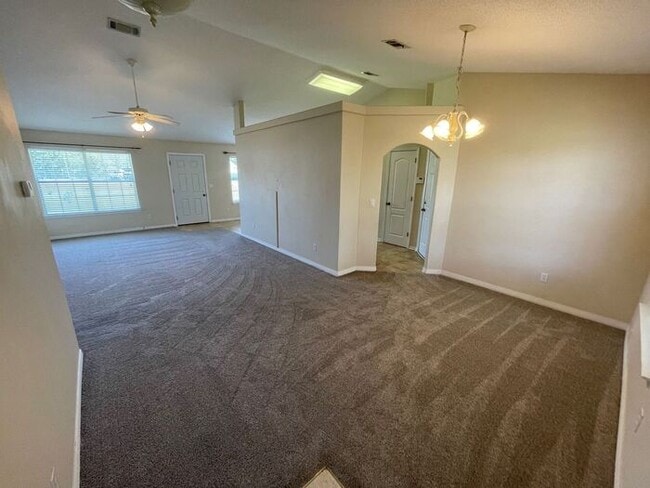 Building Photo - Navarre - 3 bedroom, 2 bathroom