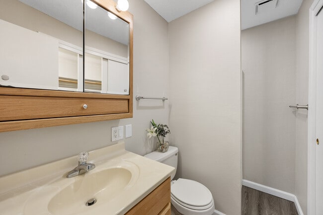 Building Photo - 1512 1st Ave