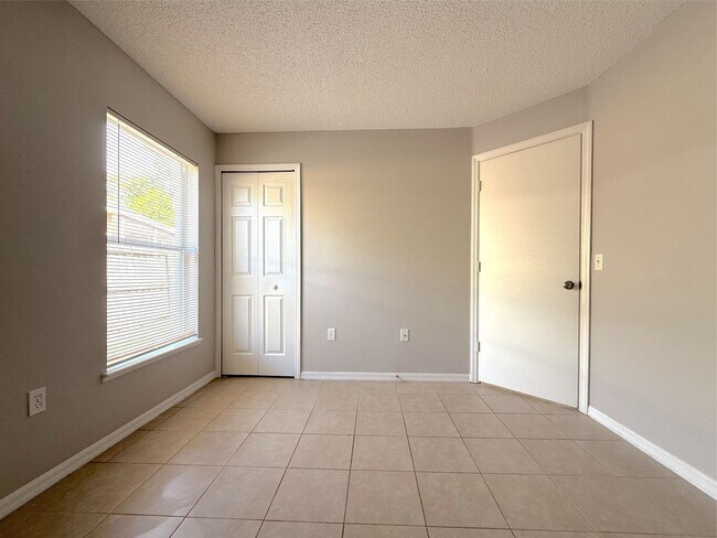 Building Photo - 3/2 Home with a 1-Car Garage in Apopka