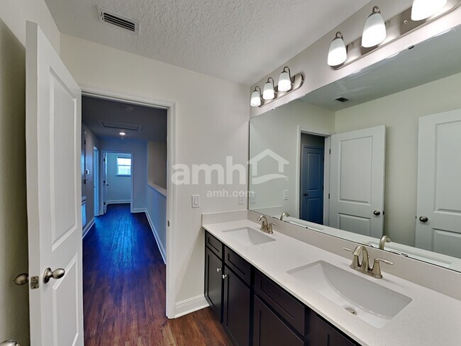 Building Photo - 854 Heavenly Dr