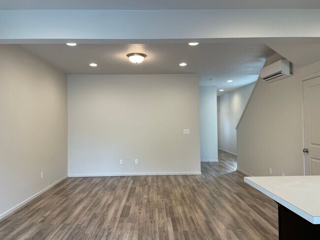 Building Photo - Spacious Vancouver Home in Cul-De-Sac With A Loft & Premium Deck!