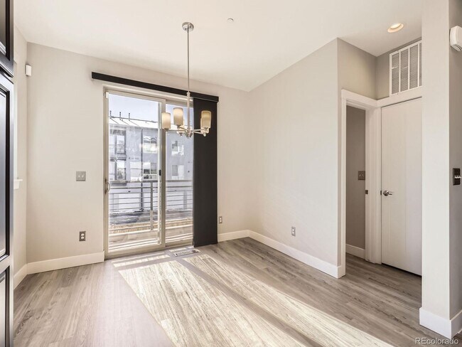 Building Photo - 2 bedroom townhome in Northfield Central Park Denver.