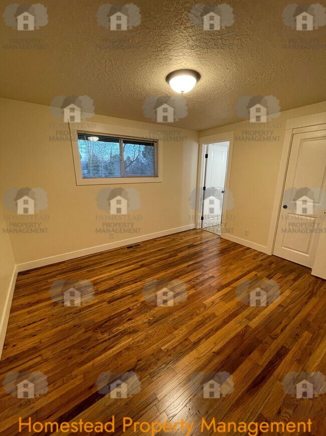 Building Photo - 425 S 8th St