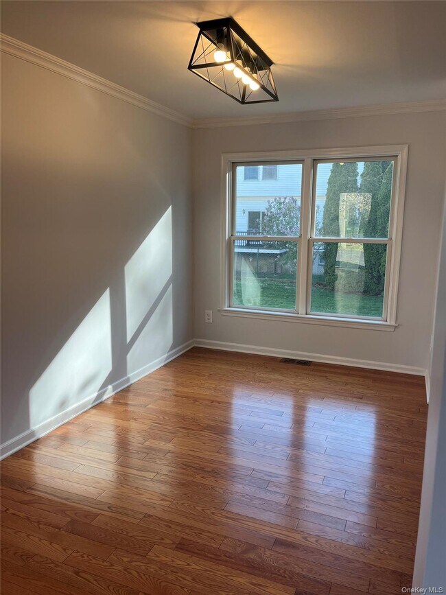 Building Photo - 8 Marion Ave