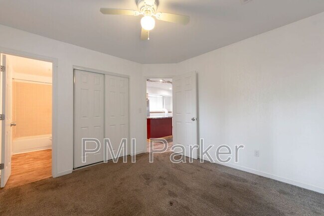 Building Photo - 10881 Pine Dr