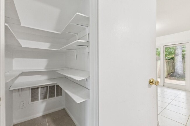 Building Photo - 9520 Mooregate Ct