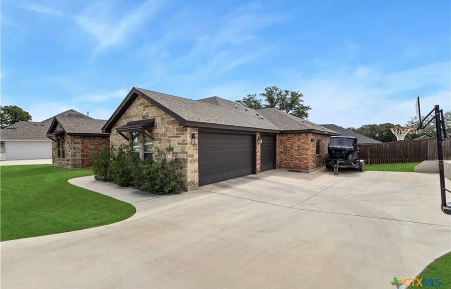 Building Photo - 3015 Whitetail Trail