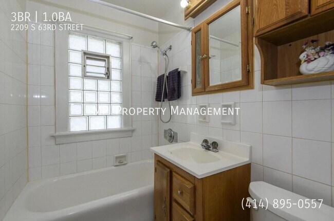 Building Photo - 2209 S 63rd St