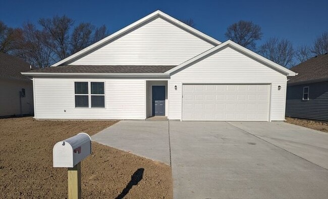 Building Photo - 4 Bedroom Home With An Open Floor Plan In ...