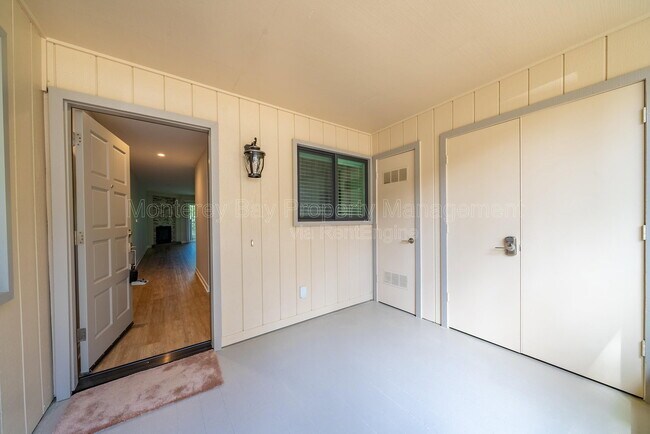 Building Photo - 250 Forest Ridge Rd
