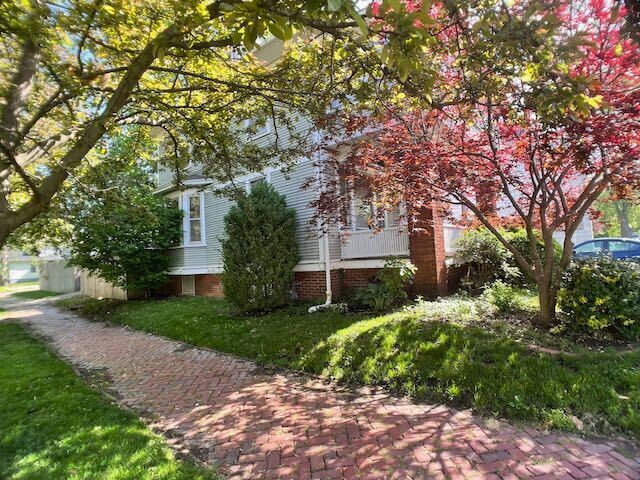 Building Photo - Home Near Bradley University