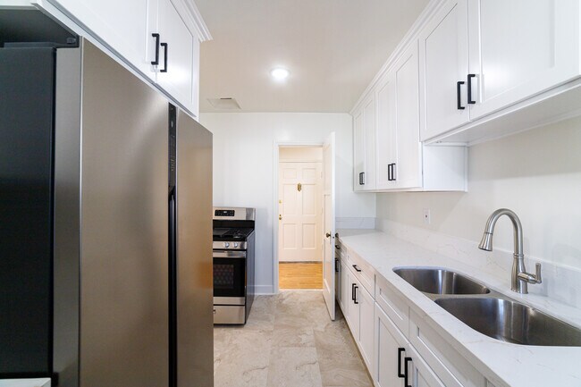 Building Photo - 452 S New Hampshire Ave