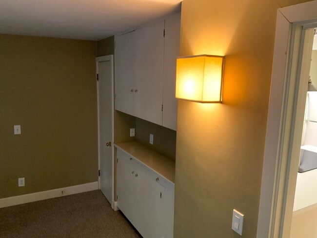 Building Photo - 1 Bedroom Bungalow in Downtown Eugene