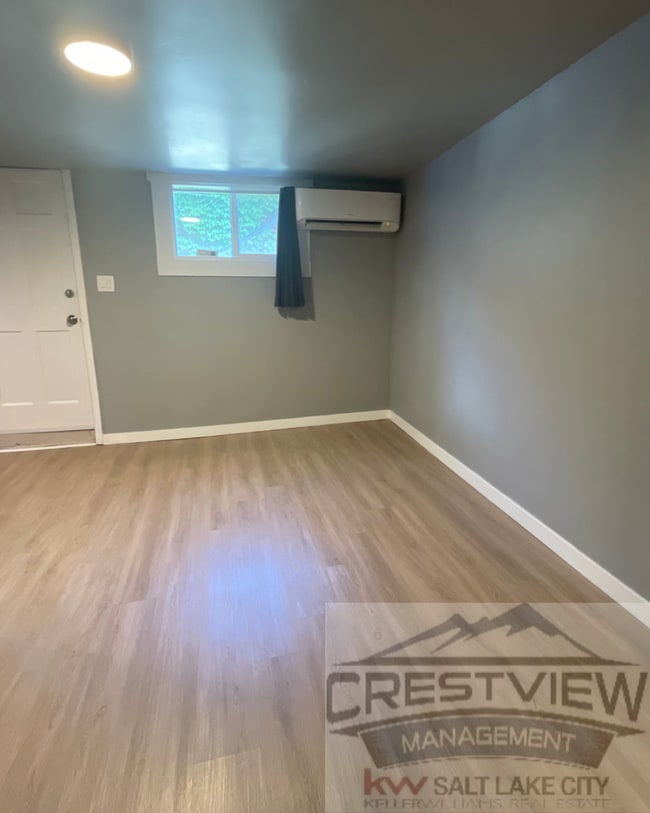 Building Photo - Deem Triplex