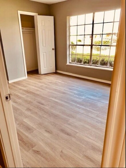 Building Photo - 4834 Meadow Park Dr