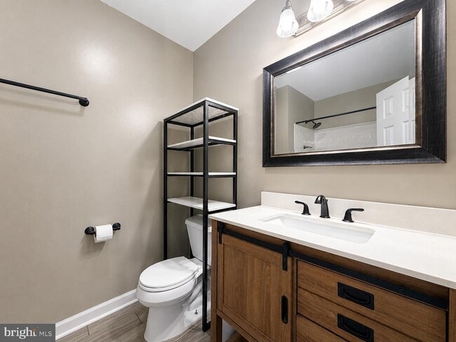 Building Photo - 15 English Oak Cir