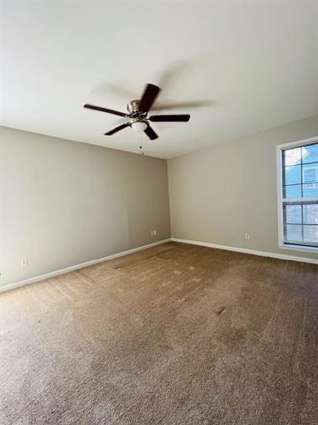 Building Photo - Stunning 5-Bedroom Home in Bartlett - Spacious, Elegant & Move-In Ready!