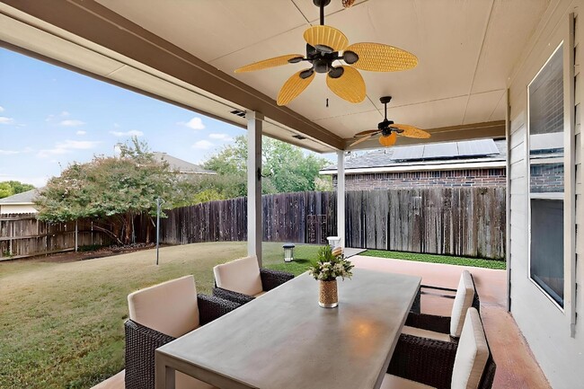 Building Photo - 415 Hidden Ridge Dr