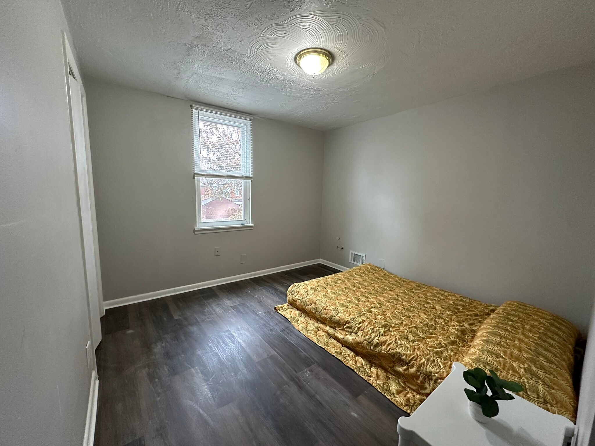 Building Photo - 1821 Realty Ave