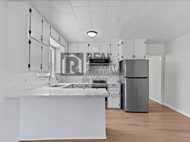 Building Photo - 8025 Roy Dr