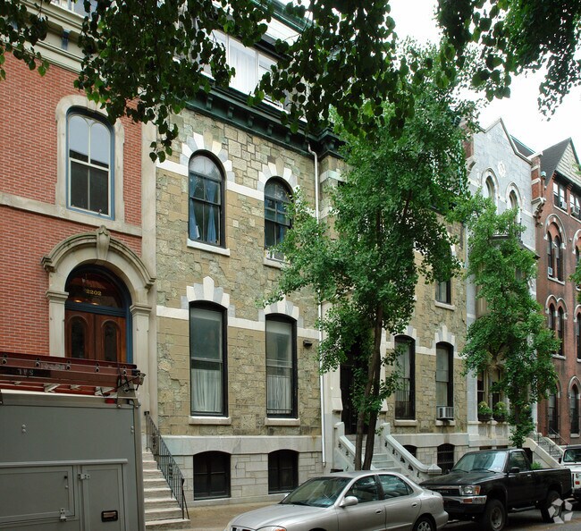 Building Photo - 2204 St James Pl